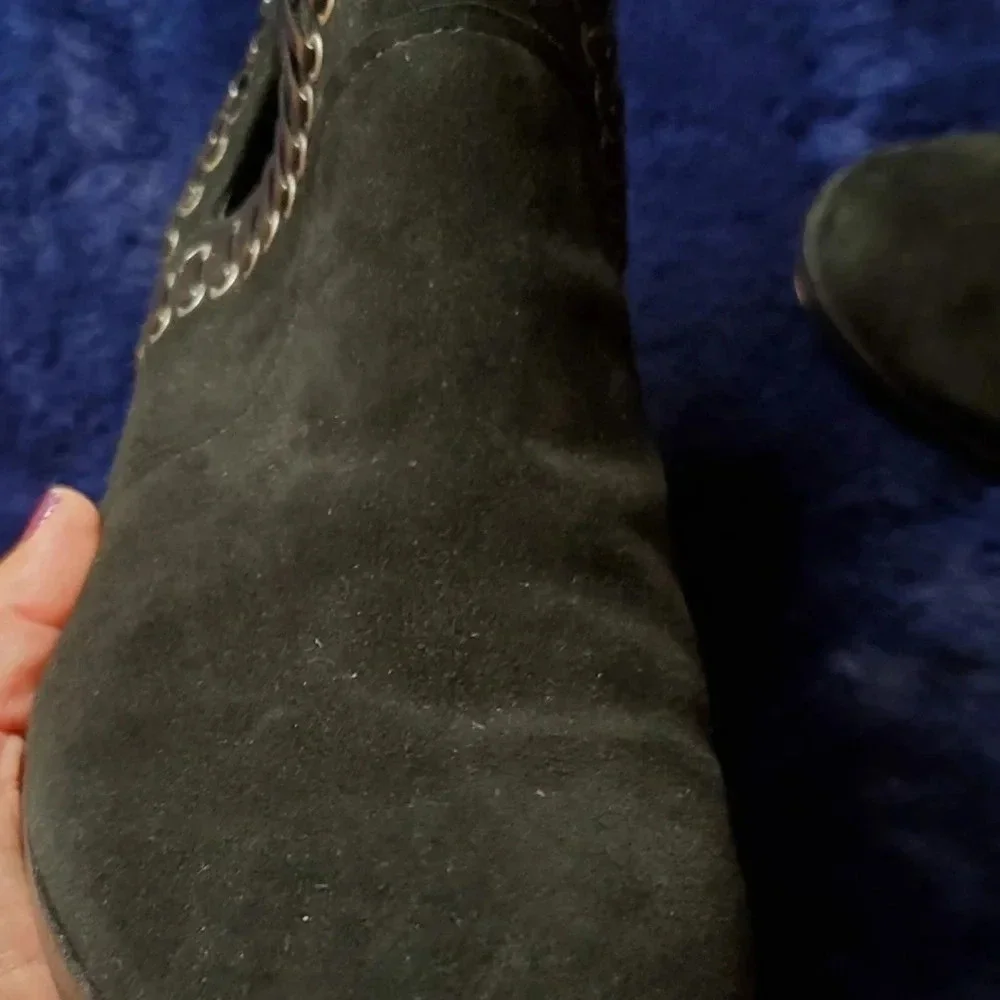 Vince Camuto pevista suede booties